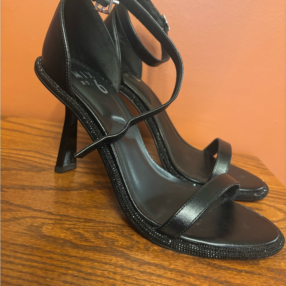 Black Strappy rhinestone Sandals Flare bottom Heels womens Size 9 (wide)